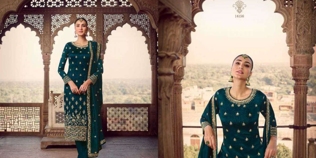 Pakistani Clothes: A Glimpse into Cultural Elegance and Tradition